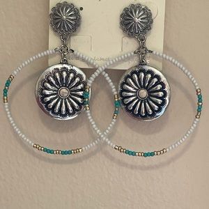 ❤️Julice Silver Concho White Multicolor Beaded Hoop Earrings❤️